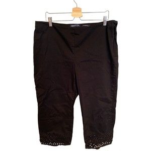 Jones New York Signature 18W Black Stretch Eyelet Lace Cuff Capri Pants